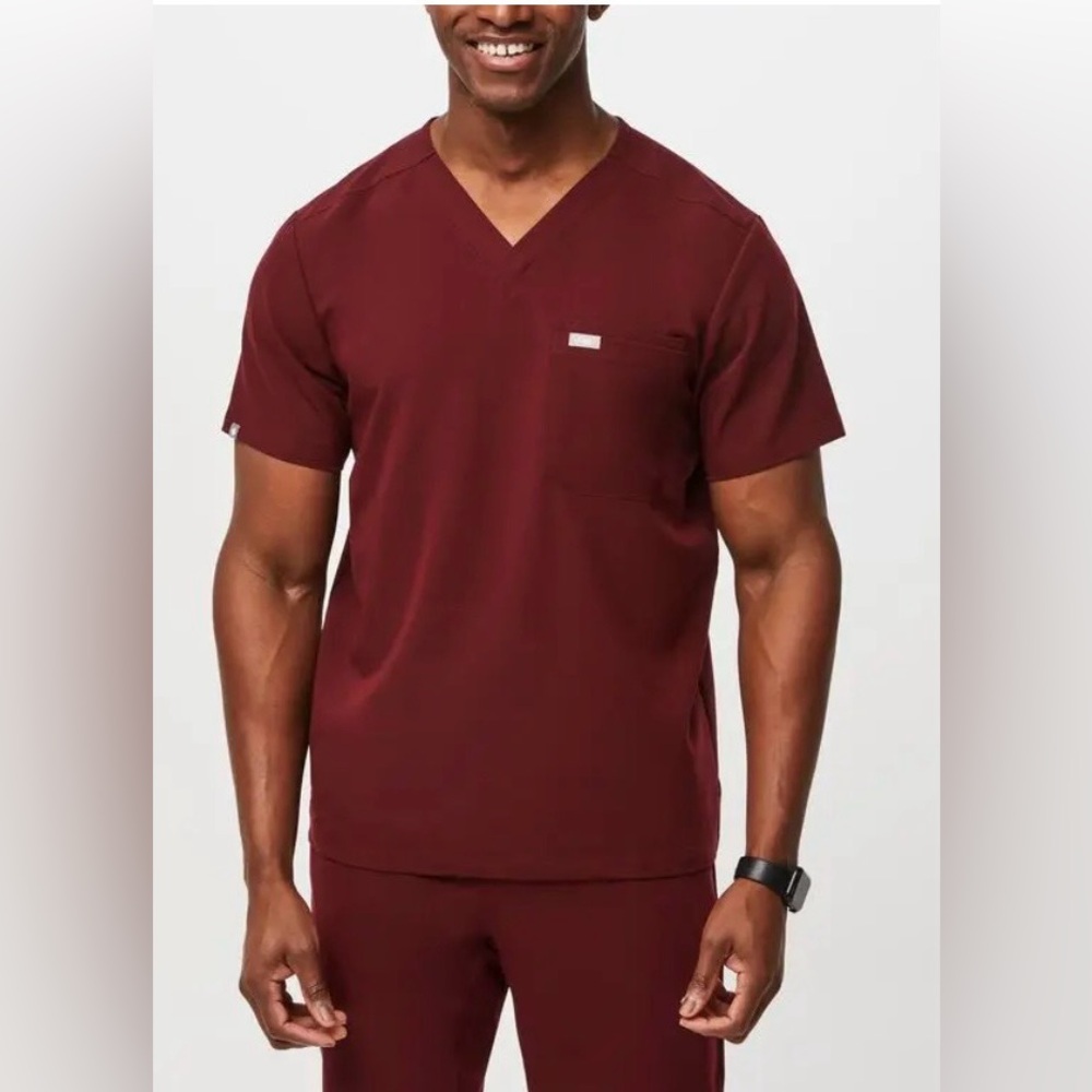 FIGS Leon Three Pocket Scrub Top - Men’s Large